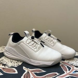 Clove sneaker sz 8